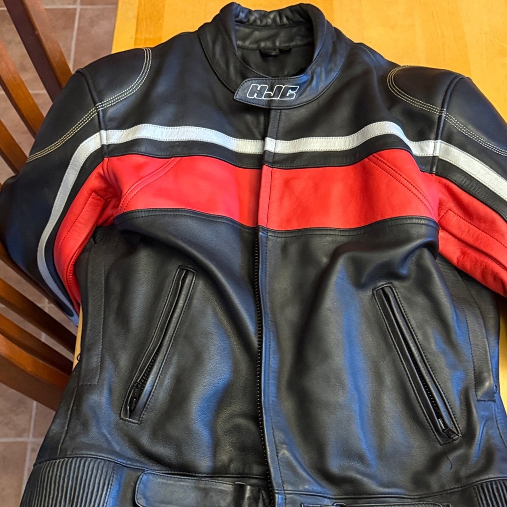 HJC professional Black and Red Leather Motorcycle Jacket. 48 - Picture 15 of 15